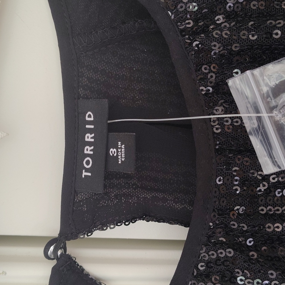 NWT Torrid Sequin Bubble Hem Blouse 3X - Picture 5 of 16